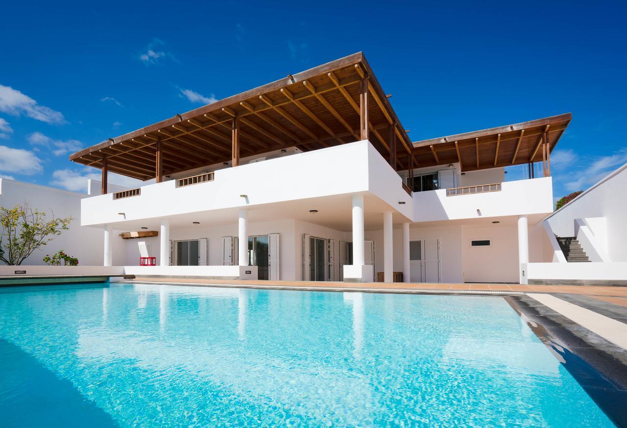 Villa Dedalos - A Luxury Large Villa With A Heated Pool In Puerto Calero Luaran gambar